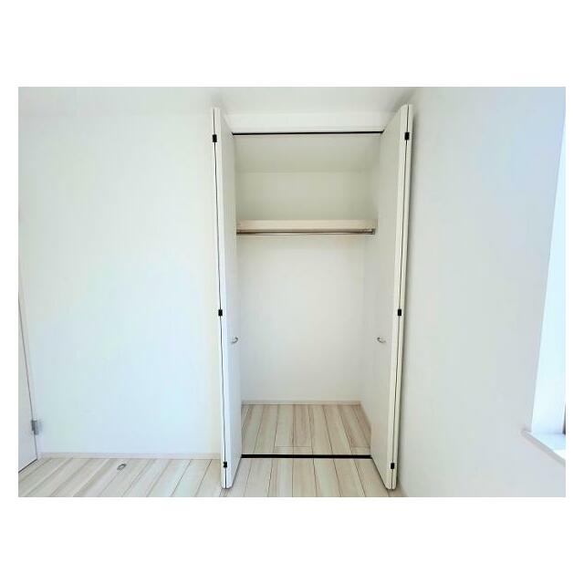 2階南側洋室　クローゼット内