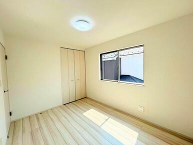 2階南側洋室　約6帖