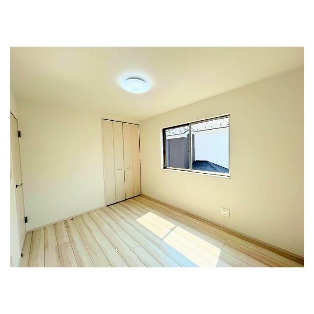 2階南側洋室　約6帖