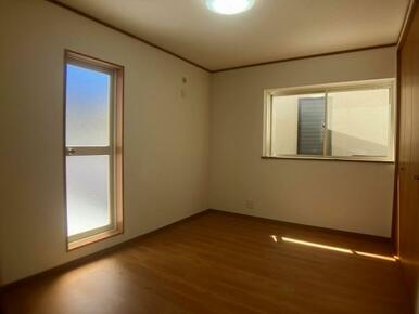 2階中央洋室　6帖