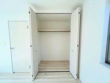 2階東側洋室　約6.7帖　クローゼット内