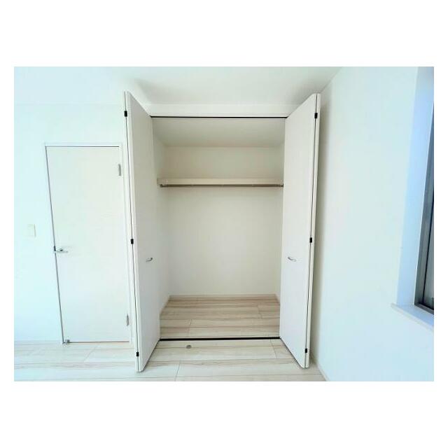 2階東側洋室　約6.7帖　クローゼット内