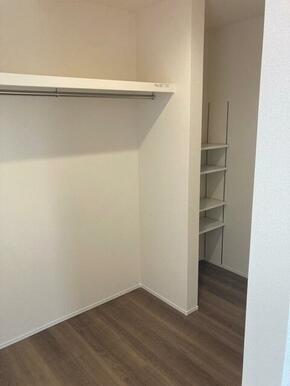 大切な洋服にはきちんと収納場所を用意したい（1号棟）