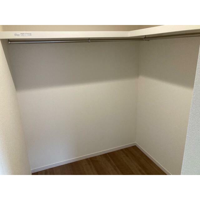 お洋服好きならコーディネートに悩むのも楽しみのひとつ（7号棟）