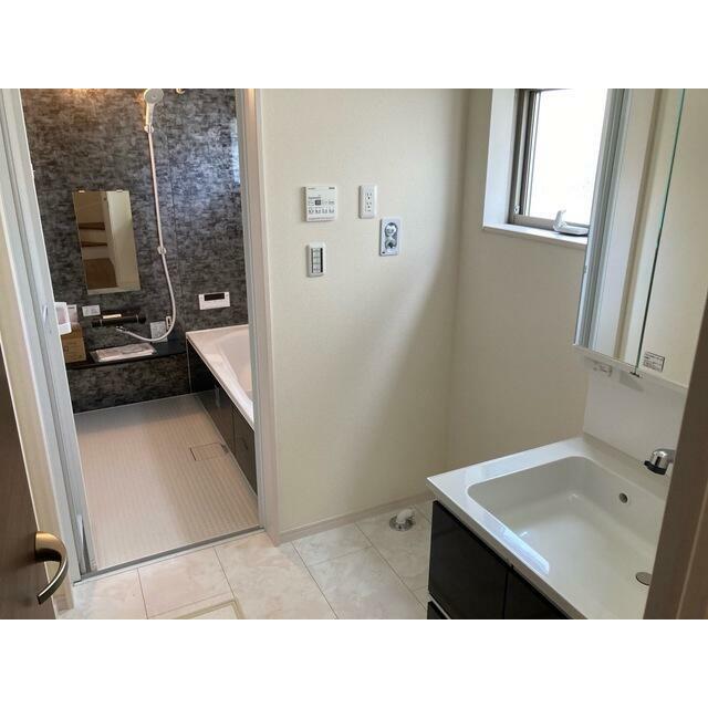 洗顔や歯磨きなど毎日使う洗面所だから要チェック！（7号棟）