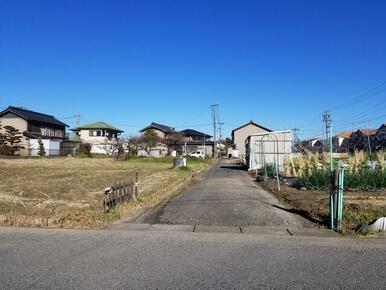 前面道路（南道路）　西より撮影