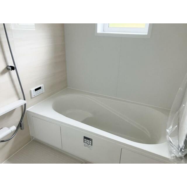 一日の疲れをゆっくり癒せる、落ち着いた雰囲気のバスルームです！