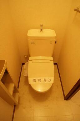 トイレは洗浄暖房便座付です