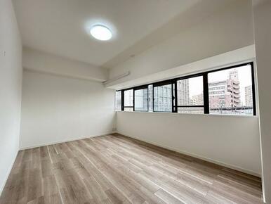 約7帖洋室「隠ぺい排管設置の施工をしているためエアコンの設置も可能です。」