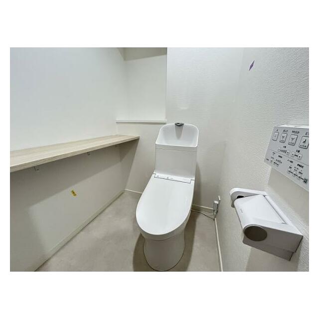 トイレ「カウンター付きでおしゃれに仕上げています。」