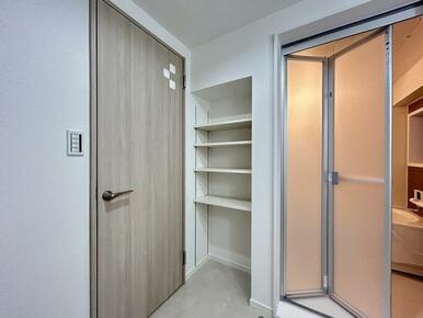 脱衣所収納「可動式になっているため、自由度の高い収納です。」