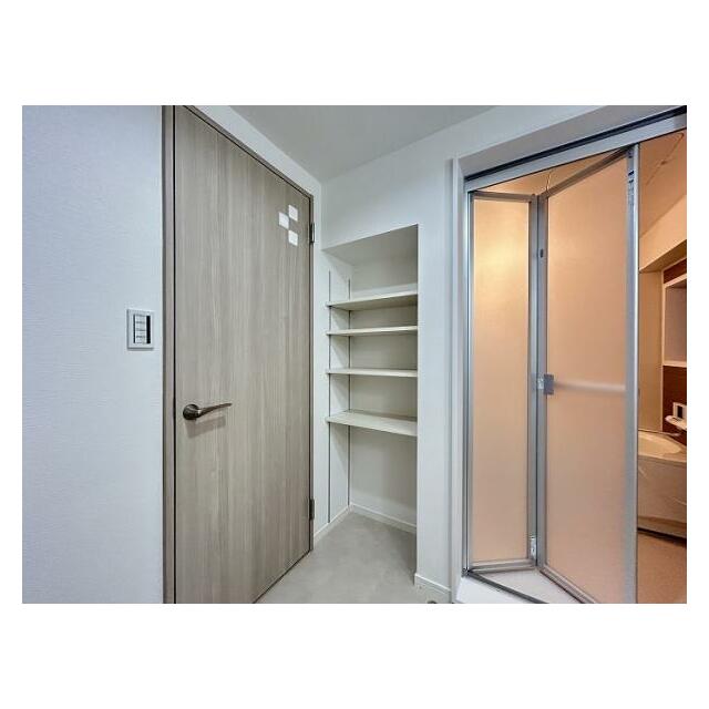 脱衣所収納「可動式になっているため、自由度の高い収納です。」