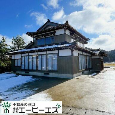 カースペースは５台分確保可能！土間打ちもしっかりとされています！