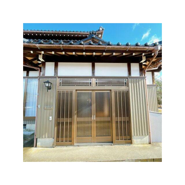 しっかりとした門構えな玄関！和風の雰囲気がお好きな方にオススメです♪