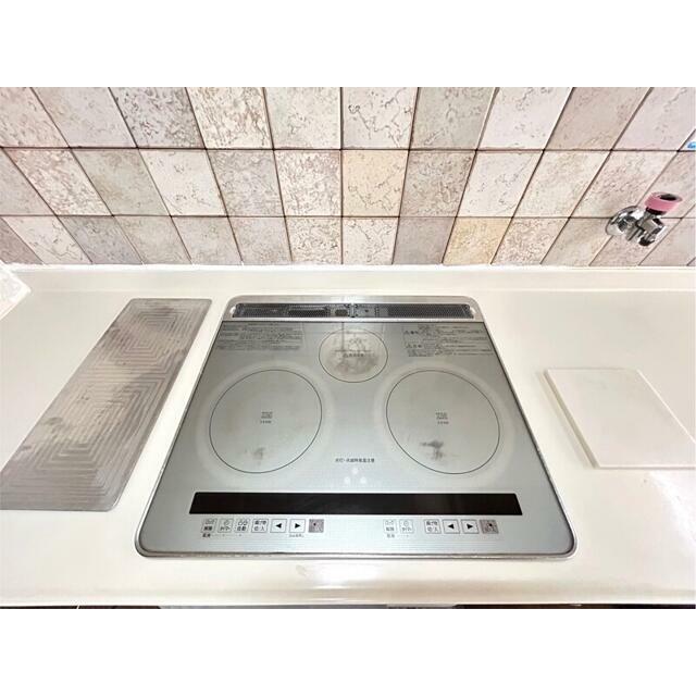３口コンロのＩＨクッキングヒーター！お手入れとっても楽々です♪