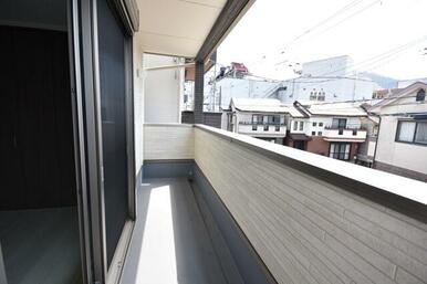 南向きにつき陽当たり良好なバルコニー！お洗濯物も乾きやすいですね♪