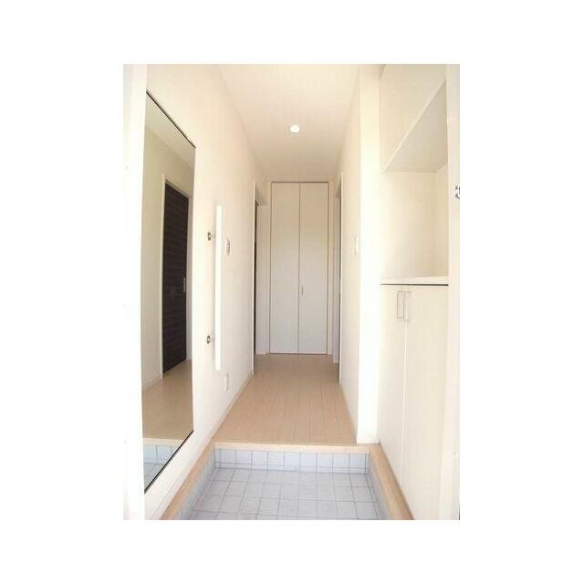 全身ミラー付きの玄関です