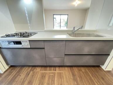 空間を隔てないカウンターキッチンはリビングにいる家族と会話がしやすい仕様＾＾