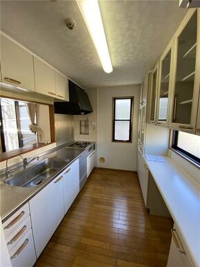 キッチン（窓、床暖房）