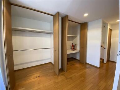 １階廊下収納（大容量収納）