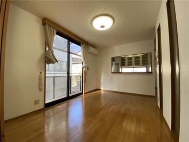 ダイニング（広々６．５帖、その他リビング１２．２帖）