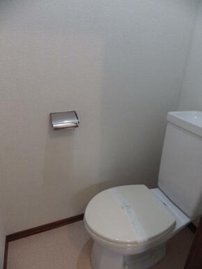 洗面所の奥がトイレになります。