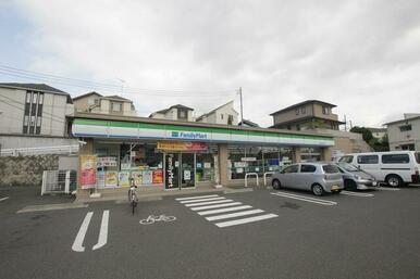 ファミリーマート町田鶴川街道店