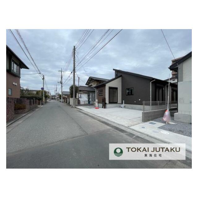 西側約5.5ｍ幅員の公道です＾＾