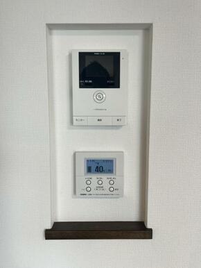 訪問者がひと目でわかるモニター付きインターホン完備！