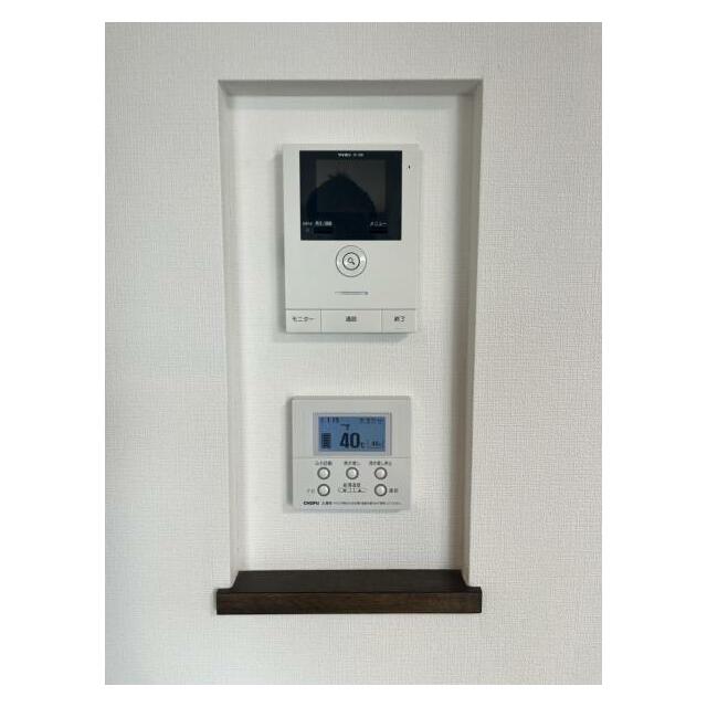 訪問者がひと目でわかるモニター付きインターホン完備！