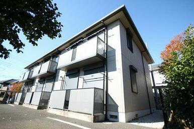 積水ハウス施工の耐震性に優れた軽量鉄骨造の賃貸住宅「シャーメゾン」１階・２階とも広々としたバルコニ…