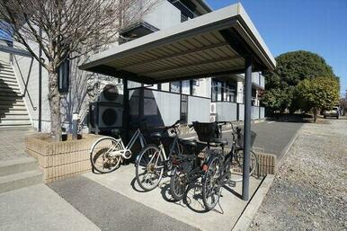 屋根付サイクルポートがございます。