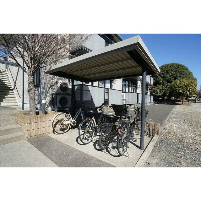 屋根付サイクルポートがございます。