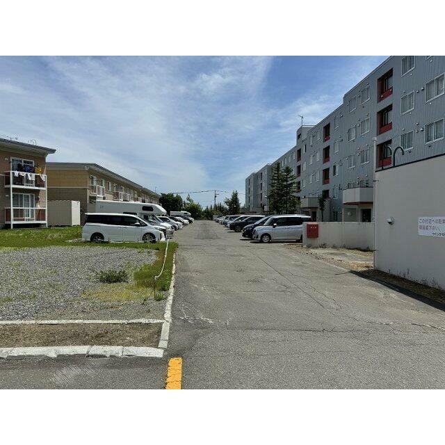 全部で67戸、各世帯1台は確保可能ですが抽選です。