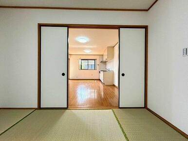 「１階＿和室」和室からＬＤＫを見渡すことがでできます。