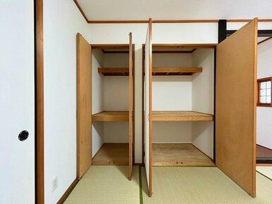 「１階＿８帖和室」奥行のある押入です。