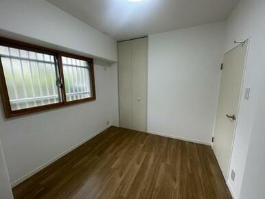 「洋室約5帖」約5帖です。