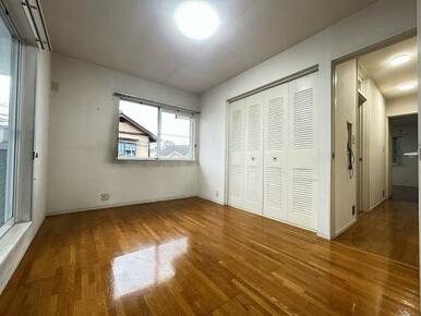 「2階南側洋室約6帖」