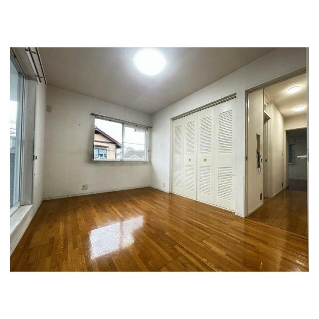 「2階南側洋室約6帖」