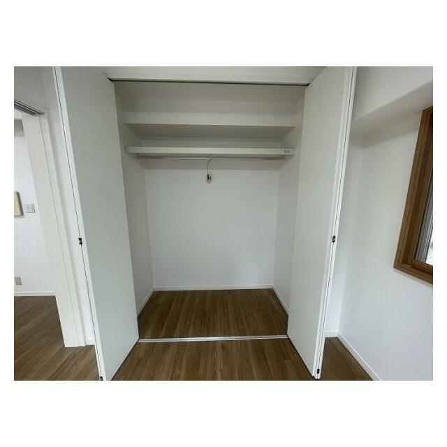 「洋室約6帖」クローゼット付きです。