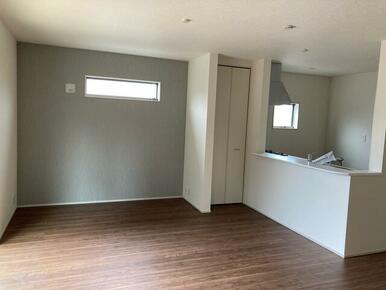 リビングはファッションを楽しむようにラグや家具とコーディネートしたい（1号棟）