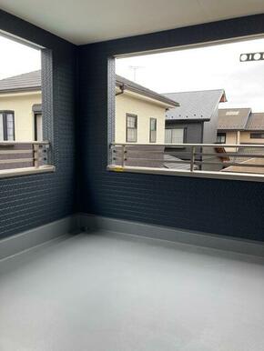 開放感あふれるバルコニーで深呼吸！（2号棟）