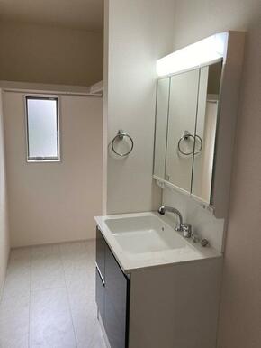 洗面台で帰宅後のリセットタイム（1号棟）