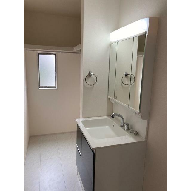 洗面台で帰宅後のリセットタイム（1号棟）