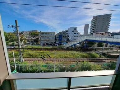 バルコニーからの景色です！圧迫感がないので暮らしやすい♪