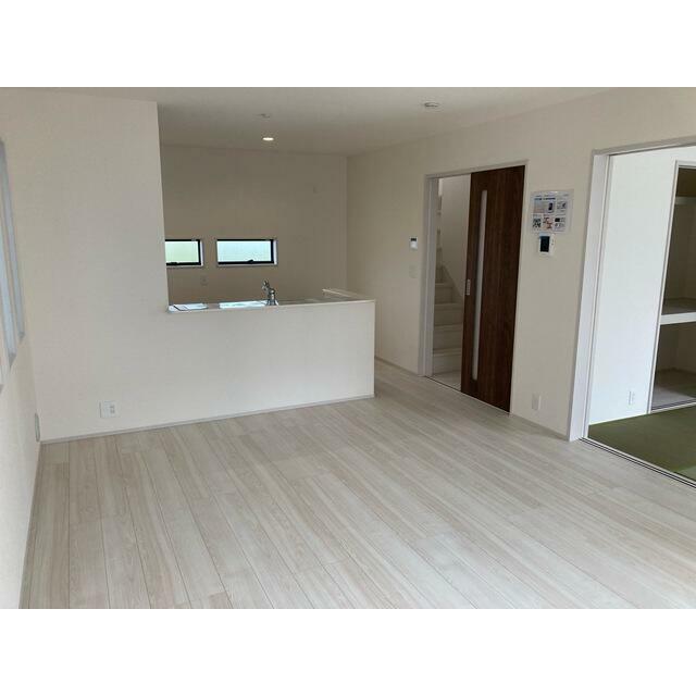 リラックスできる場所だからリビングは家具＆レイアウトにこだわりたい！（1号棟）