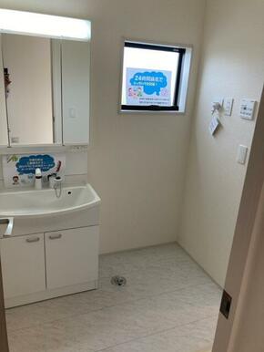 顔を洗って歯磨きもして1日を乗り切るエネルギーをここでチャージ（1号棟）