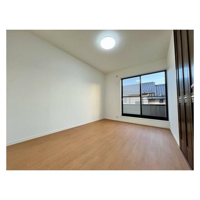 「洋室約6帖」バルコニーに面したお部屋です