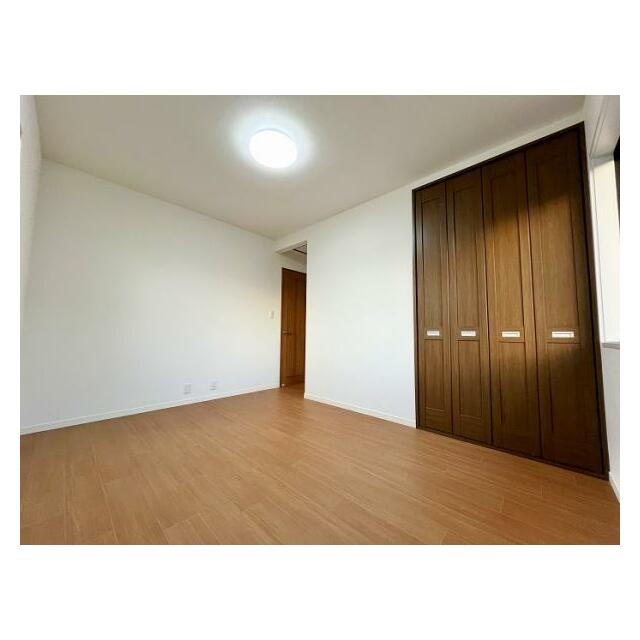 「洋室約6.5帖」窓側からの角度です