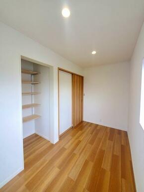 2階西側納戸約4帖
